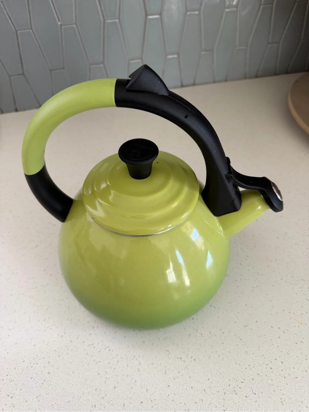 Le Creuset 1.5L (1.6 Qt.) Whistling Tea Kettle – Kiwi Green Kitchen